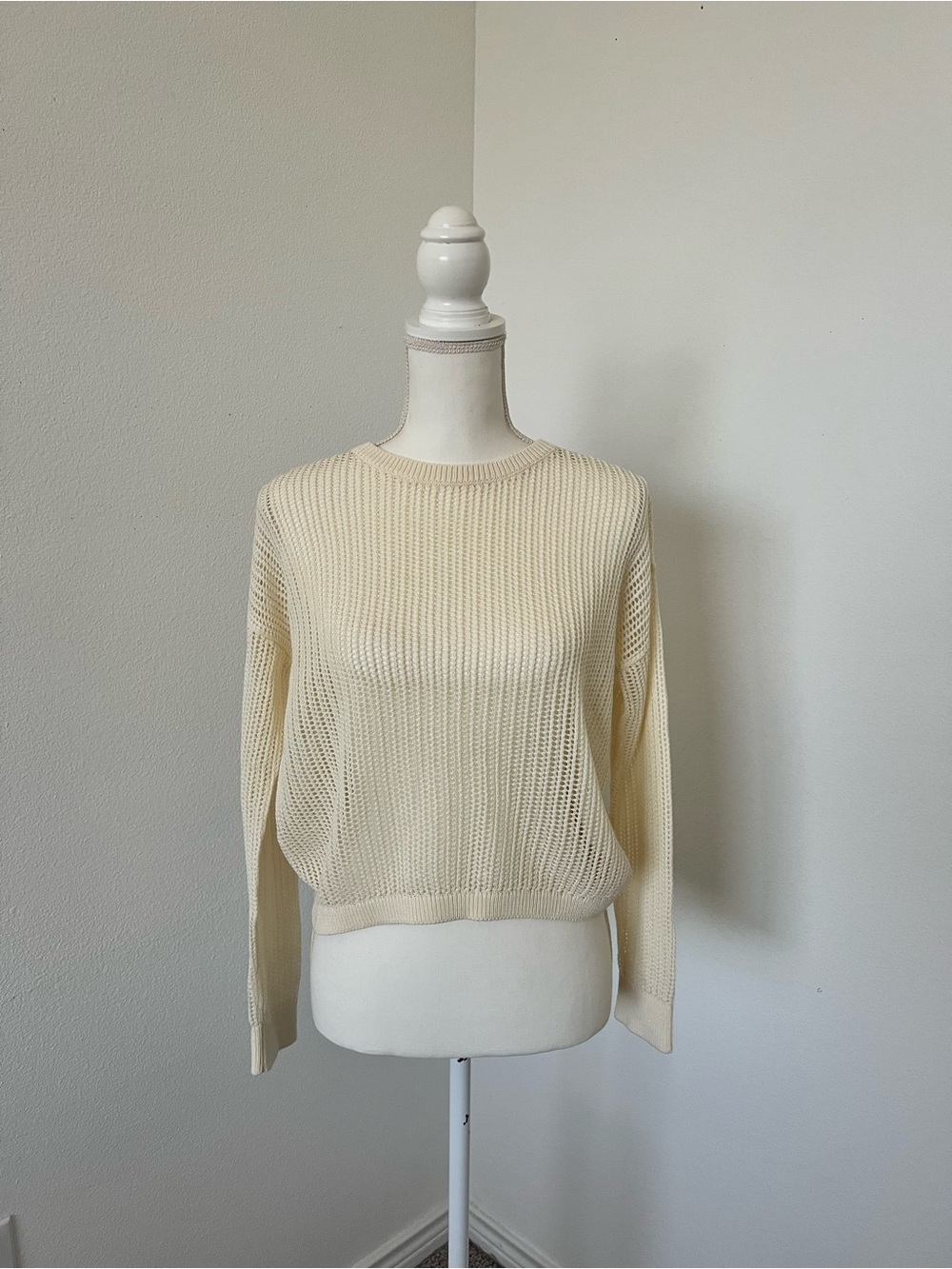 Uniqlo beige sweater• Size XS• Like New!
#uniqlo#sweater#top